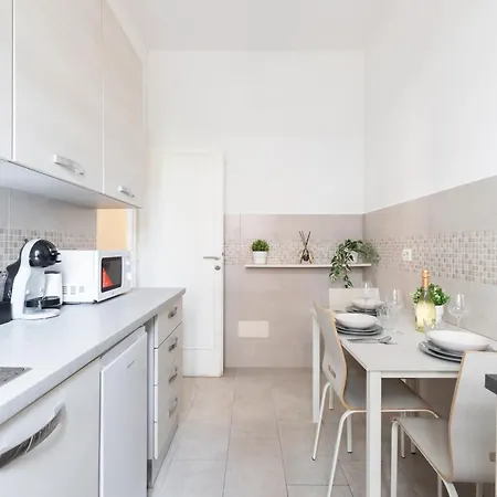 Dream House Re Di - 50mt To Metro Station, Position, 4pax, 2bdr * Roma